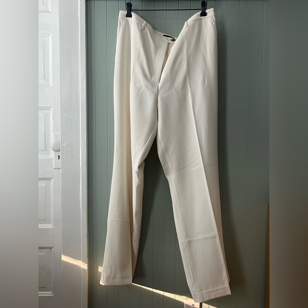 The Slim Straight Pant in Crepe - Curvy Fit